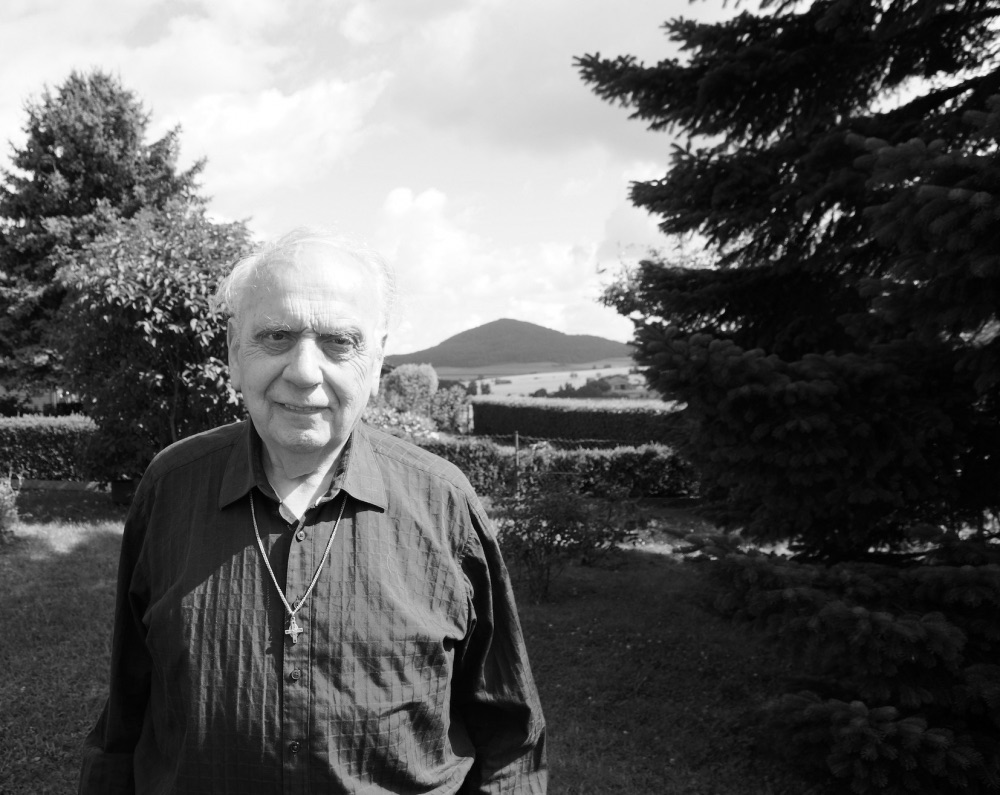 Nachruf auf Prälat Roland Knott - Requiem am Donnerstag, 16. November 2023 um 14:00 Uhr in der St. Georg Kirche in Kirchhasel